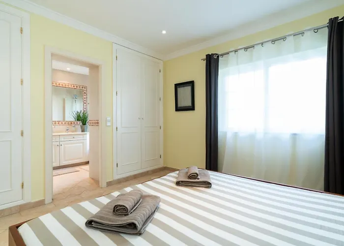 Vale De Lobo By Intiholidays アパート